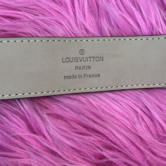Louis Vuitton belt NOT AUTHENTIC - Picture 3 of 5